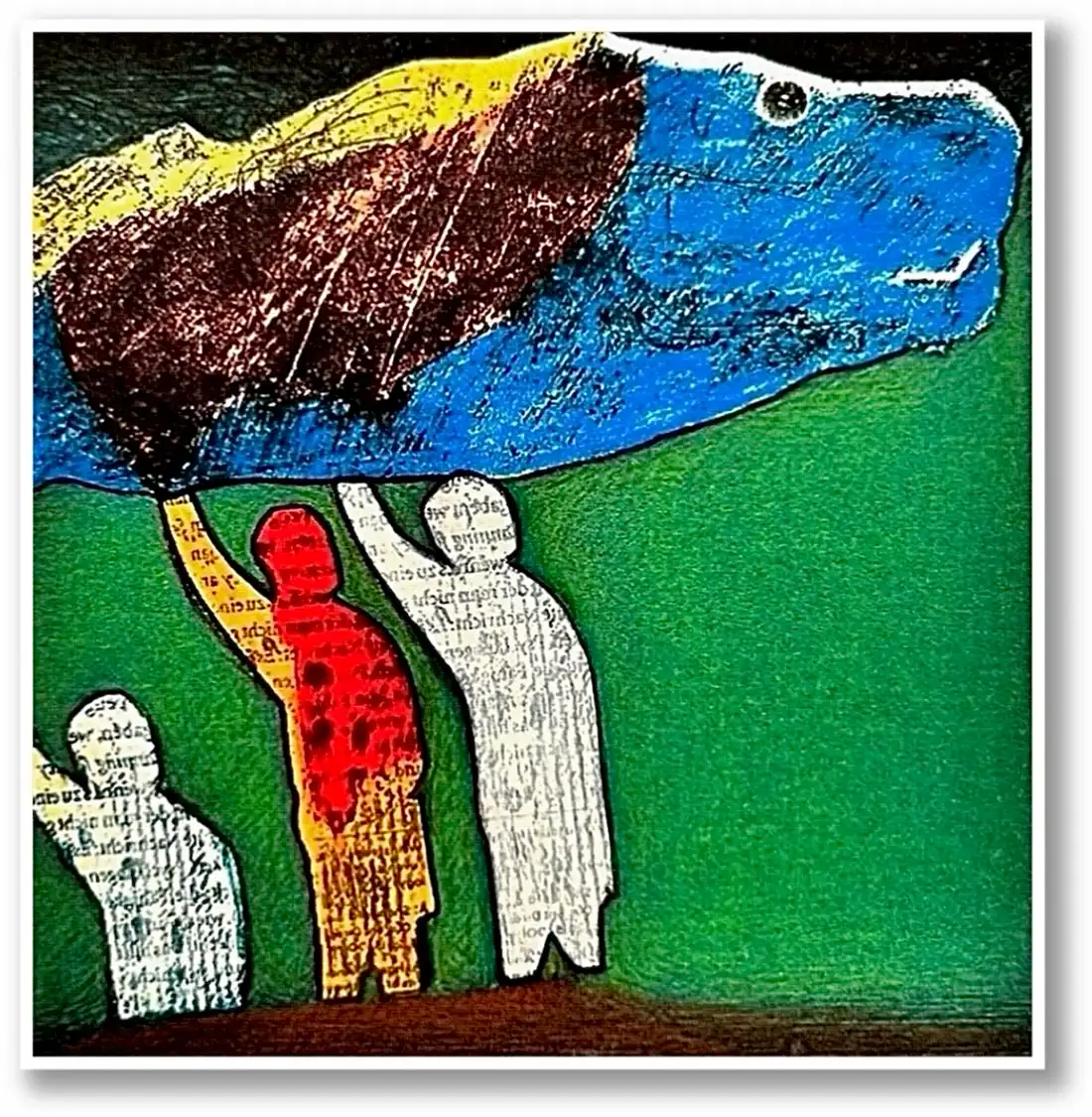 Darstellung dreier menschenartiger, vor sattgrünem Hintergrund stehender und mit abstrakten Schriftzeichen ausgefüllten Figuren, die jeweils mit einem Arm einen übergroßen, farbenfrohen, mit intensivem Blau, Gelb, Rotbraun eingefärbten Fisch stemmen und allesamt nach rechts ausgerichtet sind.